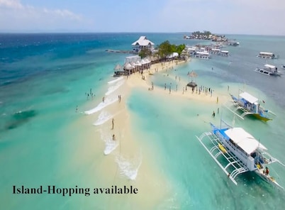New huge Lux. 2 BR Condo 100 SQM - 2 Pools, Gym, woow seaviews, Beach 8-9Pax