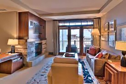 Modern Ski-in Mountainside Villa- One Village Place- Luxury