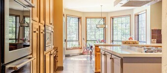 Gorgeous Napa estate 15 mins to St Helena surrounded by vineyards. Permit 138485
