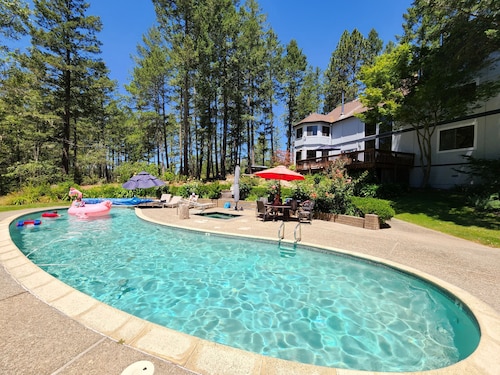 Gorgeous Napa estate 15 mins to St Helena surrounded by vineyards. Permit 138485