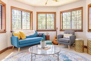 Smart TV, fireplace, video games, ping pong - Gorgeous Napa estate 15 mins to St Helena surrounded by vineyards. Permit 138485 (Angwin)