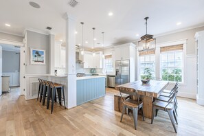 House, Multiple Beds (Casa da Palmeira - 103 Driftwood Road) | Private kitchen