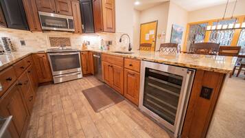 Deluxe Condo, 3 Bedrooms, Hot Tub, Resort View (Châteaux DuMont 2709) | Private kitchen | Full-size fridge, microwave, coffee/tea maker, toaster