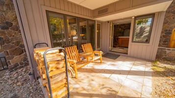 Condo Deluxe, 3 phòng ngủ, bồn tắm nước nóng, quang cảnh resort (Châteaux DuMont 2709) | Ngoại thất