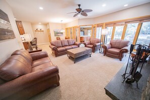 Living area - Chateaux Dumont 2709 (Keystone)
