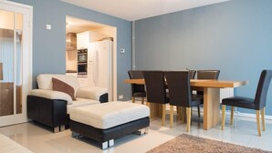 Unclassified image, 3 of 15, button - Fantastic Spacious 4 Bedroom House (London)