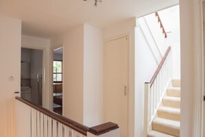 Maison, plusieurs lits | Intérieur