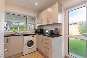 House, Accessible | 4 bedrooms, WiFi - Ty Gwyn - Hot Tub Parking Dog Friendly (Saundersfoot)