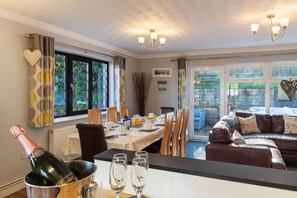 House | 4 bedrooms - Hazelglade Cottage - Hot Tub Games Room Pet Friendly (Saundersfoot)