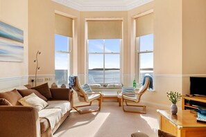 Apartment, Accessible - 7 South Beach Court - Sea Front Apartment With Spectacular Sea Views (Tenby)