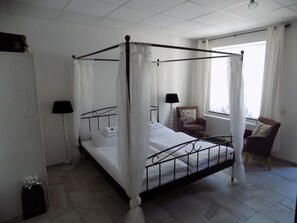Superior Triple Room, Accessible | Interior