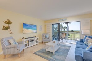 콘도, 침실 1개 | 거실 | TV