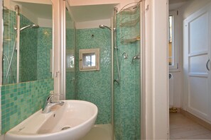 Estudi nupcial (Casina Magnoli) | Bany | Dutxa, bidet, tovalloles i sabó 
