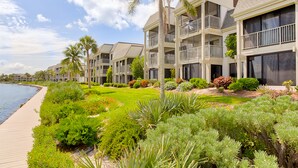 Exterior - Mariner Pointe 522 (Sanibel)