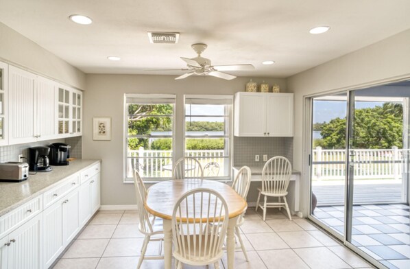 House, 3 Bedrooms | In-room dining