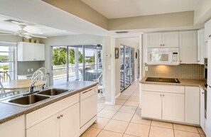 House, 3 Bedrooms | Private kitchen