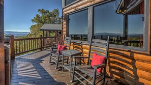 House, 3 Bedrooms | Balcony