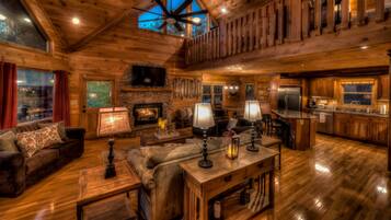 House, 3 Bedrooms | Living room