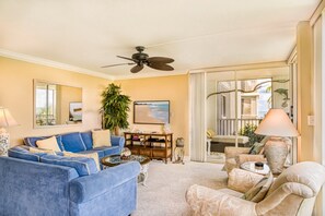 Condo, 2 Bedrooms | Living room