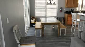 Condo (WW324 West Garfield Avenue, Unit B) | Exterior