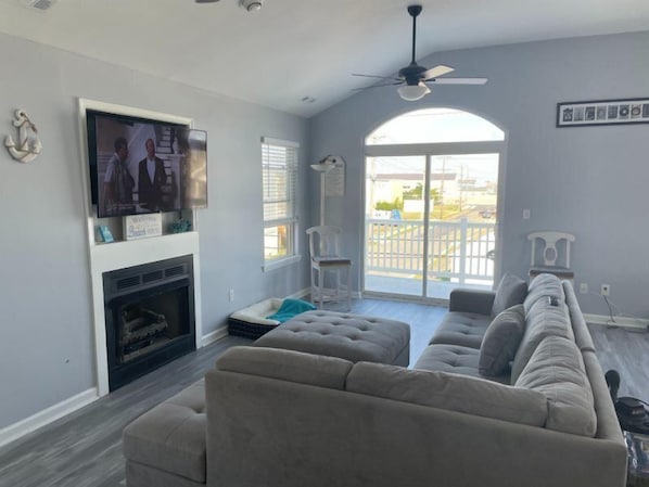 Condo (WW324 West Garfield Avenue, Unit B) | Exterior