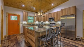 House, 3 Bedrooms | Private kitchen