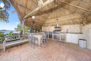 Villa (4 Bedrooms) | Property amenity - Private Beach Ocean Front Boat Dock Tiki Bar (Savaneta)