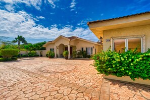 Villa (4 Bedrooms) | Property amenity