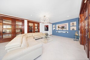 Villa (4 Bedrooms) | Property amenity