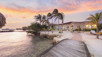 Villa (4 Bedrooms) | Front of property