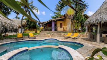 Villa (5 Bedrooms) | Front of property