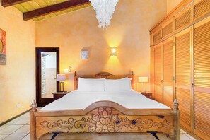Villa (5 Bedrooms) | Property amenity - Mexican Style Villa With Private Pool, Free Utilities (Oranjestad)
