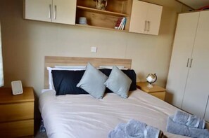 Cabin, Multiple Beds | 2 bedrooms, iron/ironing board, free WiFi, bed sheets