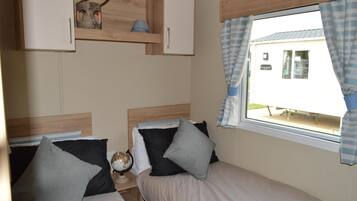 Cabin, Multiple Beds | 2 bedrooms, iron/ironing board, free WiFi, bed sheets