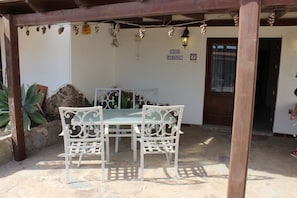 Outdoor dining - 2-bed Bungalow Sleeps 4 (La Oliva)