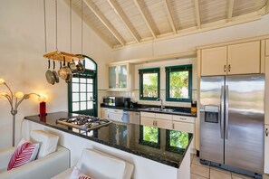 Microondas, horno, placa de cocina, lavavajillas