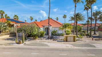 House (3 Bedrooms) | Property amenity