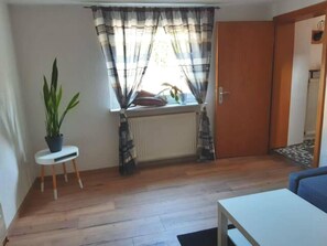 House | Ruang tamu | 30 inci televisyen dengan kabel, pendiangan 