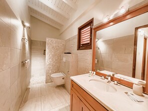 House (4 Bedrooms) | Property amenity