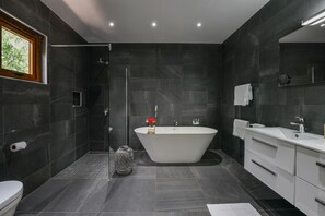 House (4 Bedrooms) | Property amenity