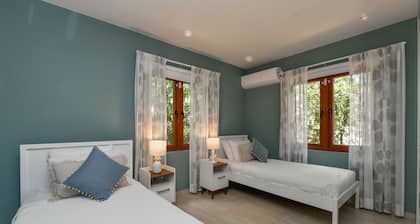 Secluded Villa With Pool3min to Beachfree Utilities