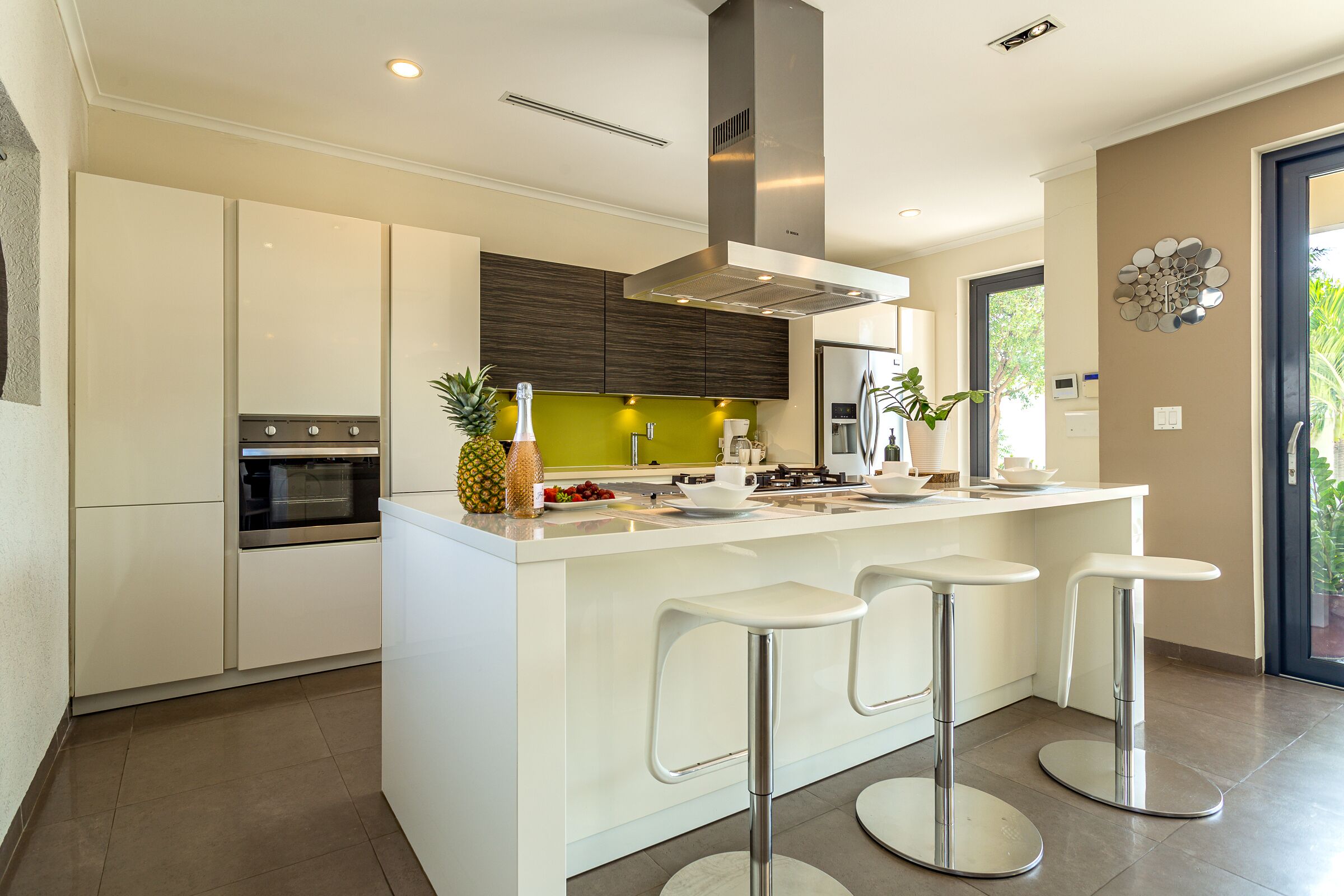 Villa (6 Bedrooms) | Cuisine privée | Four à micro-ondes, un four, surface de cuisson, cafetière-théière