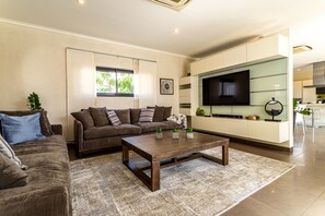 Villa (6 Bedrooms) | Living area | TV - Spectacular Designer Villa 5 Star Luxury 6 Bedroom New! (Noord)