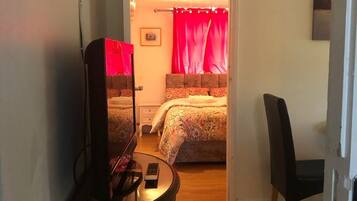 Rumah | 2 kamar tidur, Wi-Fi gratis, dan seprai linen