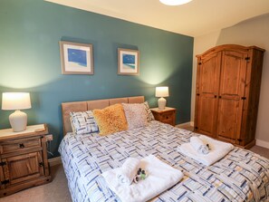 2 bedrooms, individually decorated, individually furnished, free WiFi - Anchors Down (Whitby)