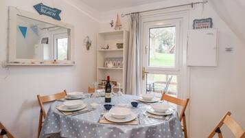 Cottage | Dapur pribadi | Lemari es, mesin pencuci piring, ketel listrik, dan pemanggang roti