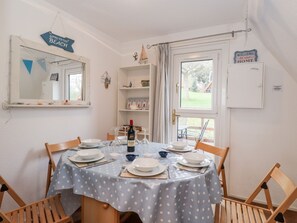 Cottage | Private kitchen | Fridge, microwave, dishwasher, electric kettle - Seashell Cottage Lodge 97 (Deal)