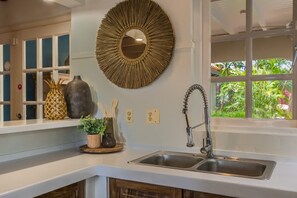 Microondas, horno, placa de cocina, cafetera/tetera