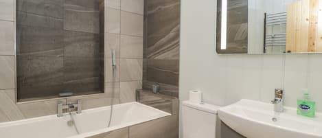 Cottage | Bathroom