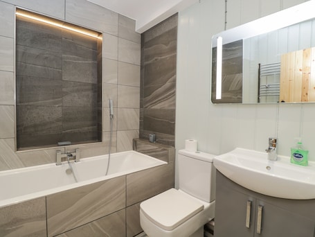 Ferienhaus | Badezimmer | Dusche. Weavers Cottage